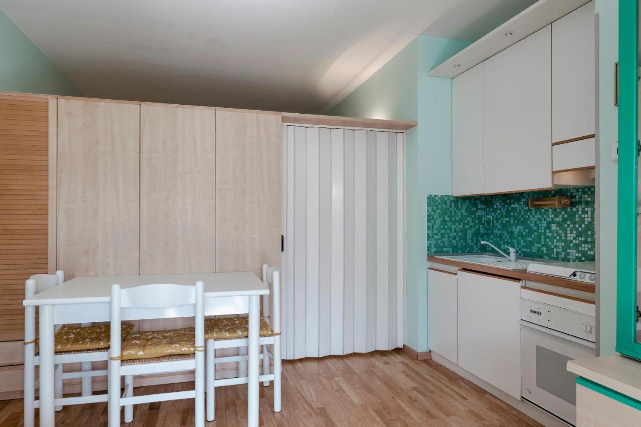 Azzurra Suite - Monolocale Con Piscina E Wifi Sirmione Luaran gambar