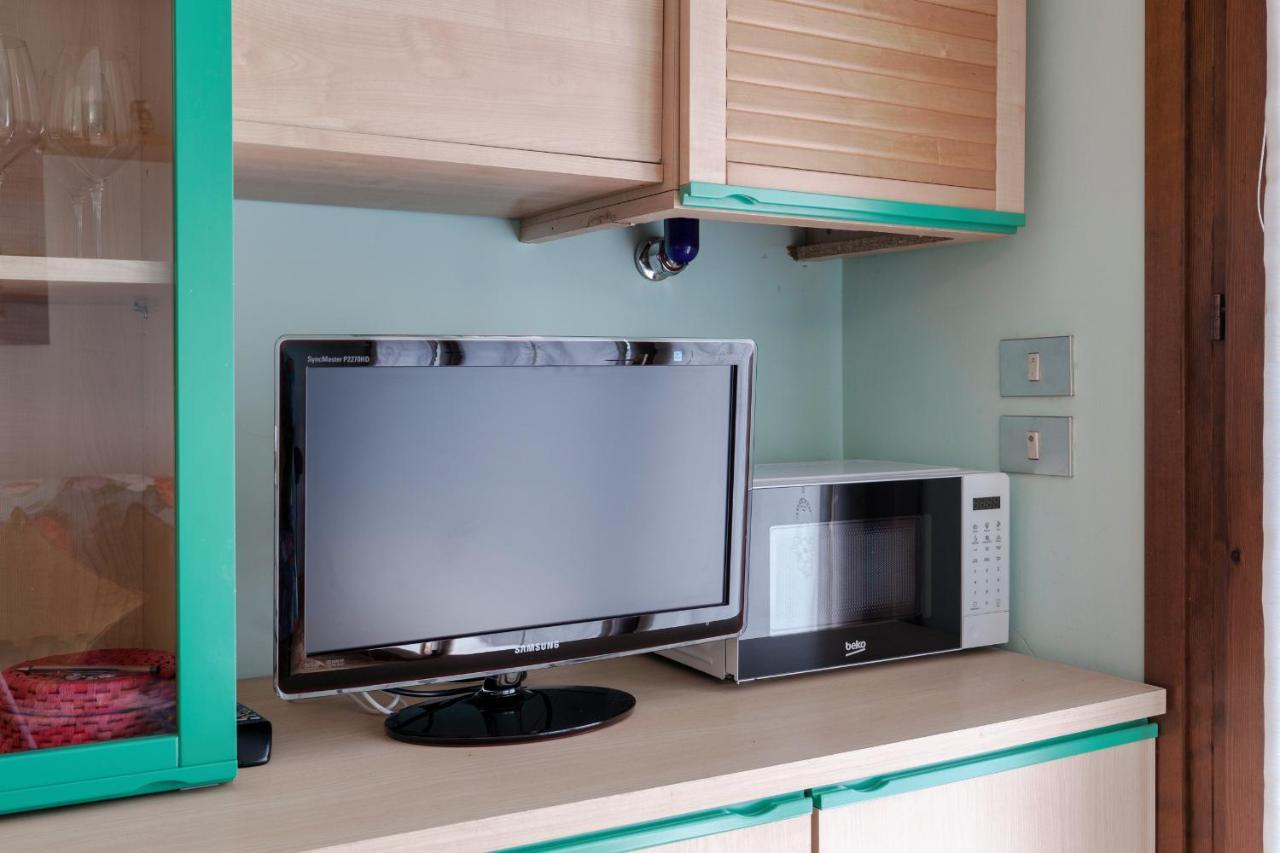 Azzurra Suite - Monolocale Con Piscina E Wifi Sirmione Luaran gambar