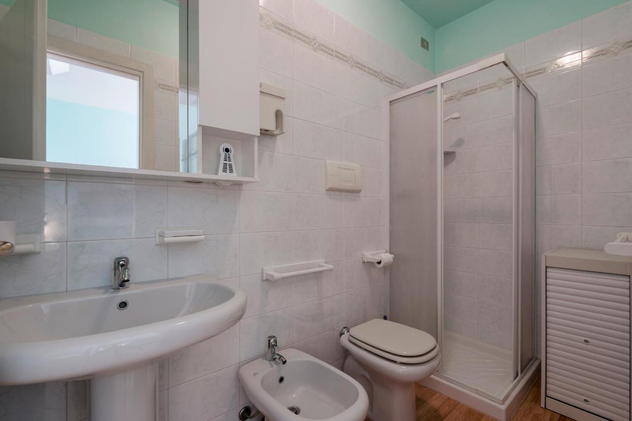 Azzurra Suite - Monolocale Con Piscina E Wifi Sirmione Luaran gambar