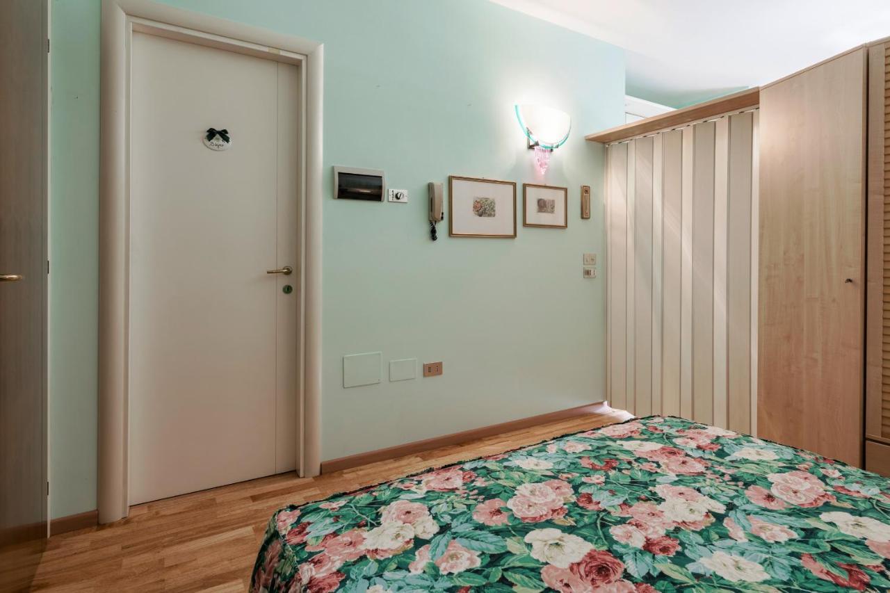 Azzurra Suite - Monolocale Con Piscina E Wifi Sirmione Luaran gambar