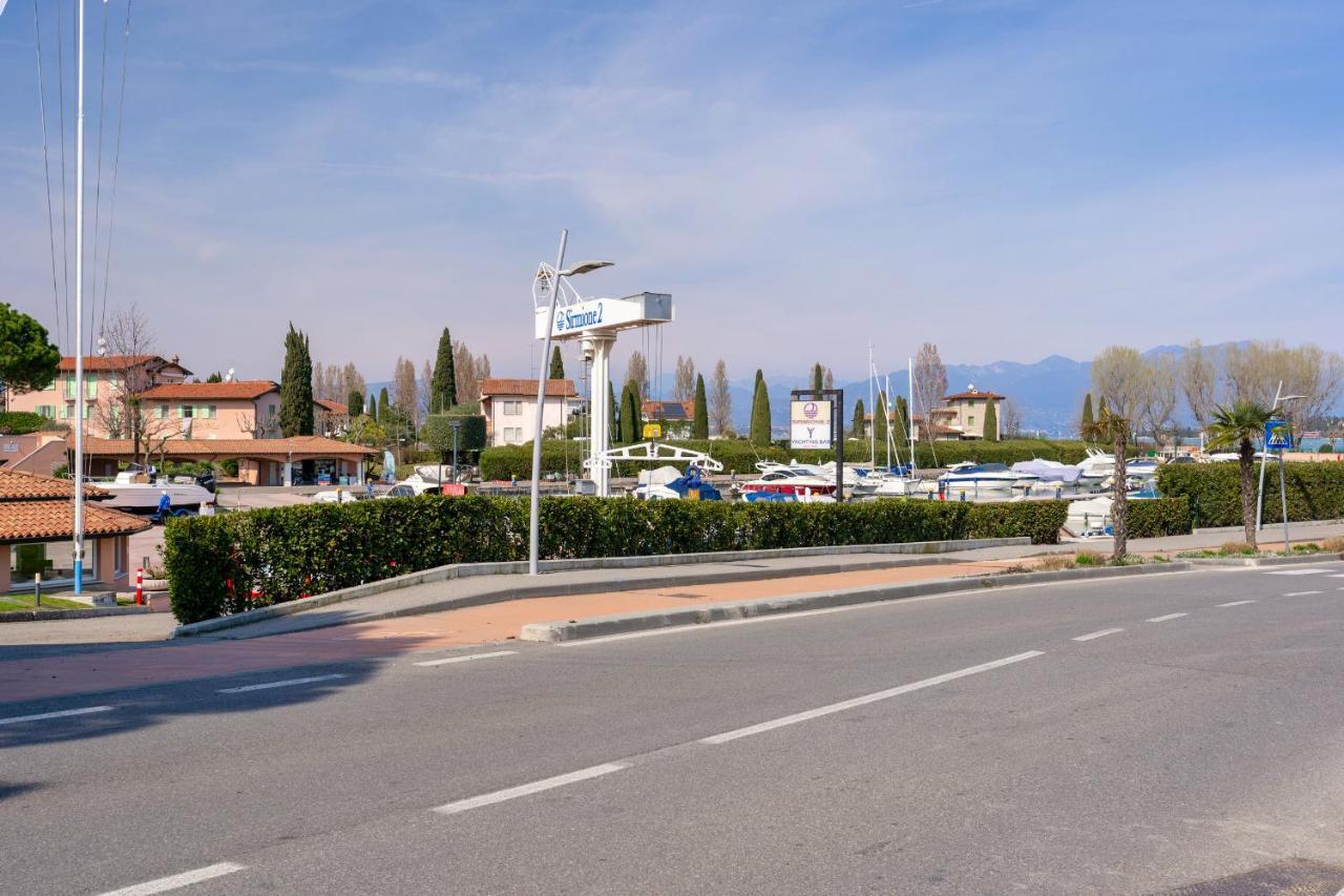 Azzurra Suite - Monolocale Con Piscina E Wifi Sirmione Luaran gambar