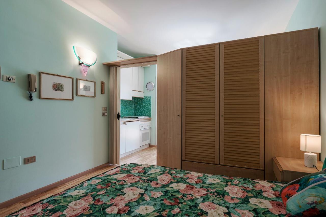 Azzurra Suite - Monolocale Con Piscina E Wifi Sirmione Luaran gambar