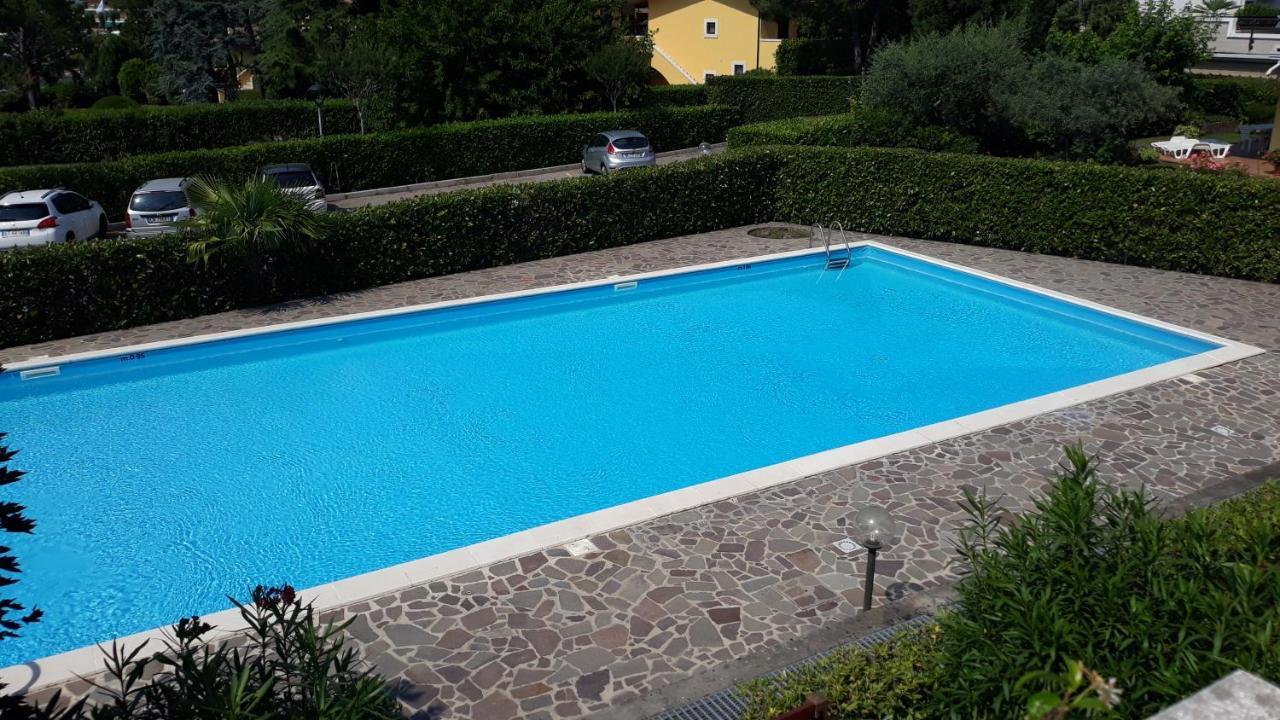 Azzurra Suite - Monolocale Con Piscina E Wifi Sirmione Luaran gambar
